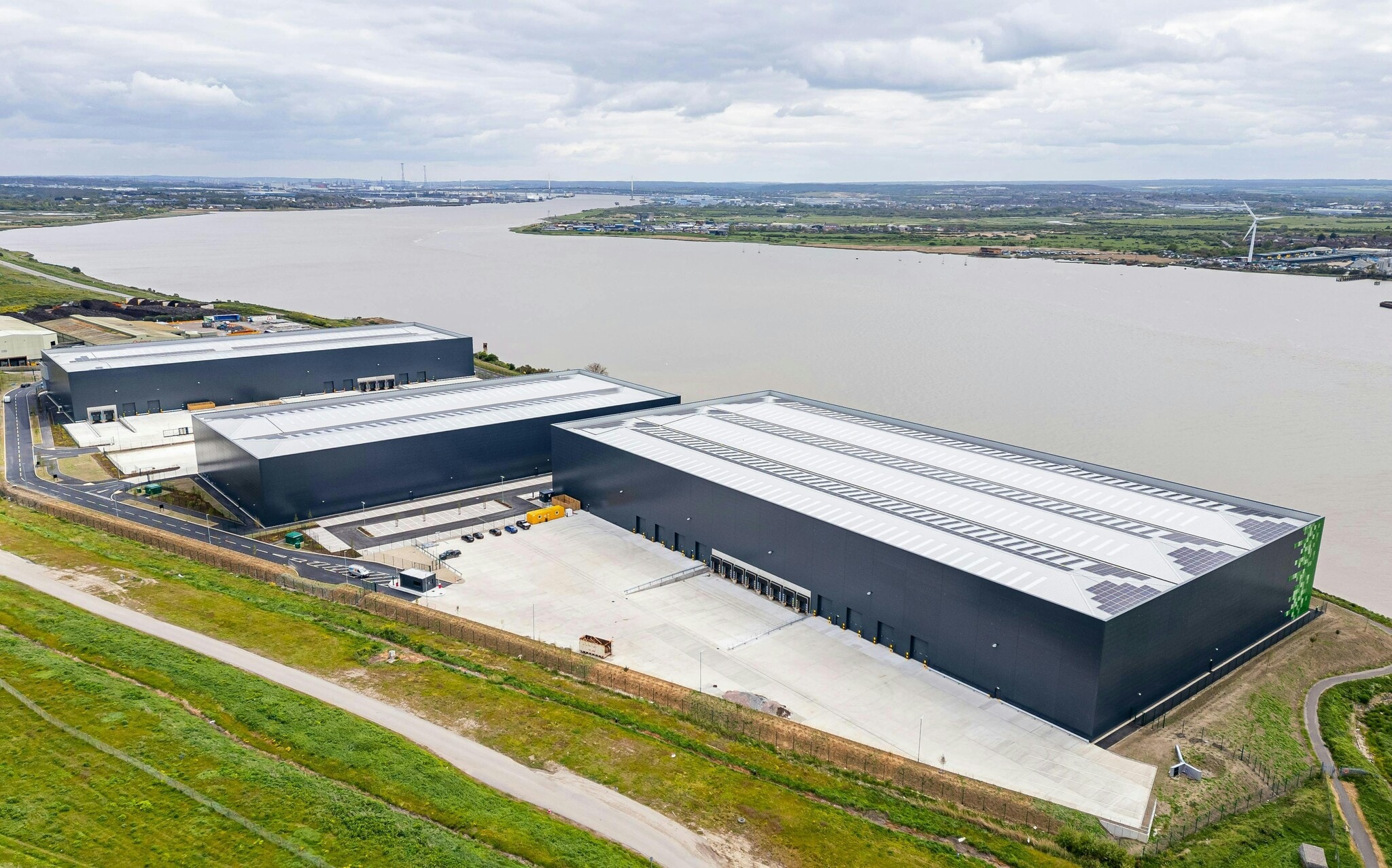 Coldharbour Ln, Rainham for lease Building Photo- Image 1 of 14