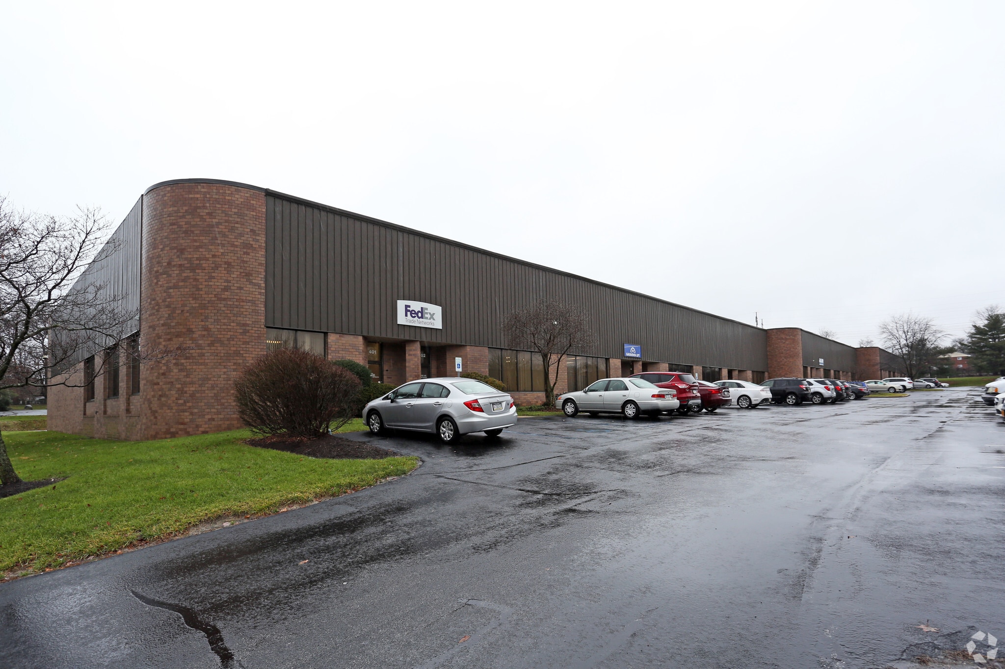 400 Elmwood Ave, Sharon Hill, PA for lease Primary Photo- Image 1 of 8