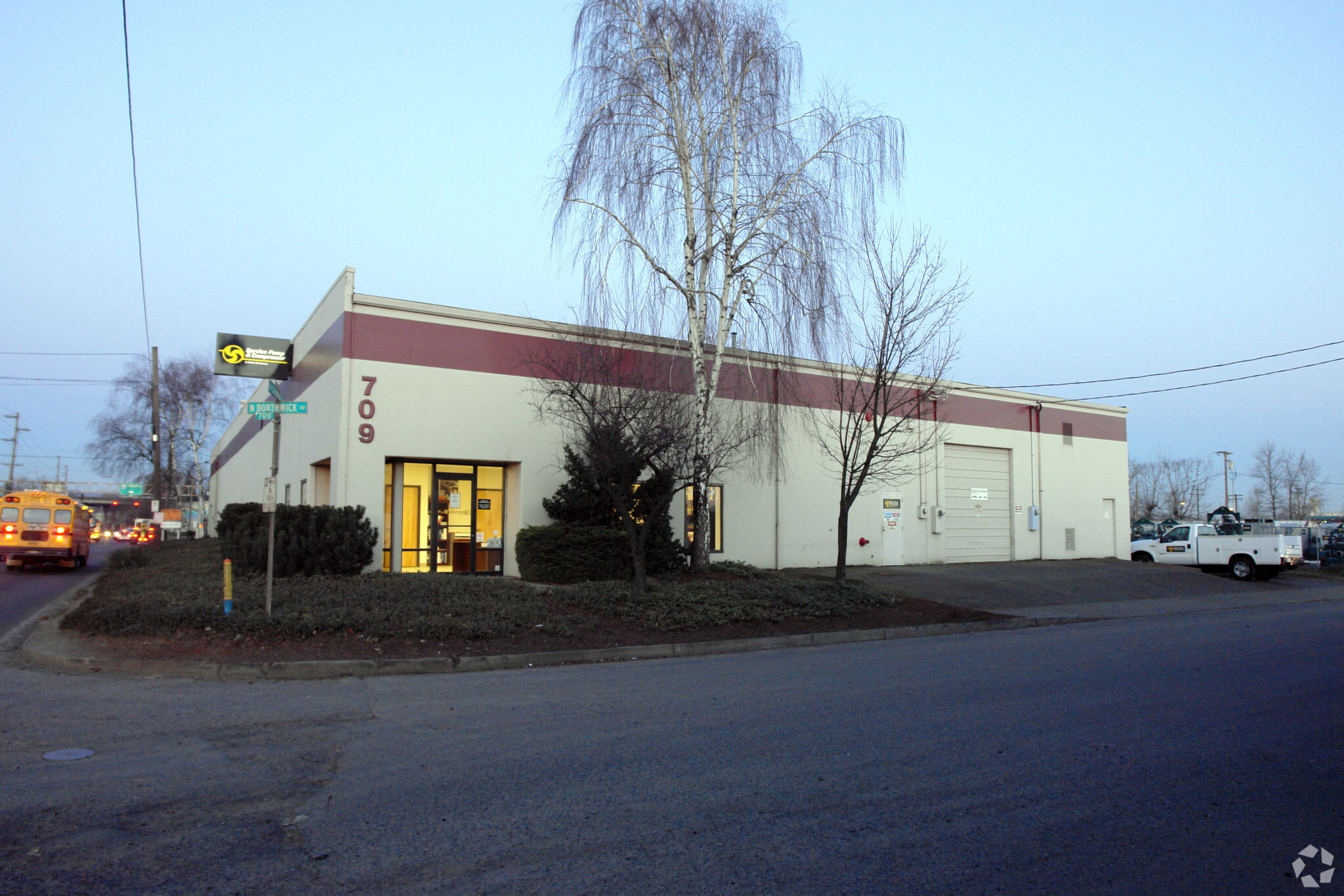 709 N Columbia Blvd, Portland, OR for sale Primary Photo- Image 1 of 4
