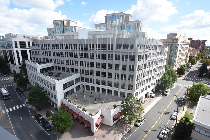 2300 Wilson Blvd, Arlington, VA à louer - Photo du bâtiment - Image 3 de 77