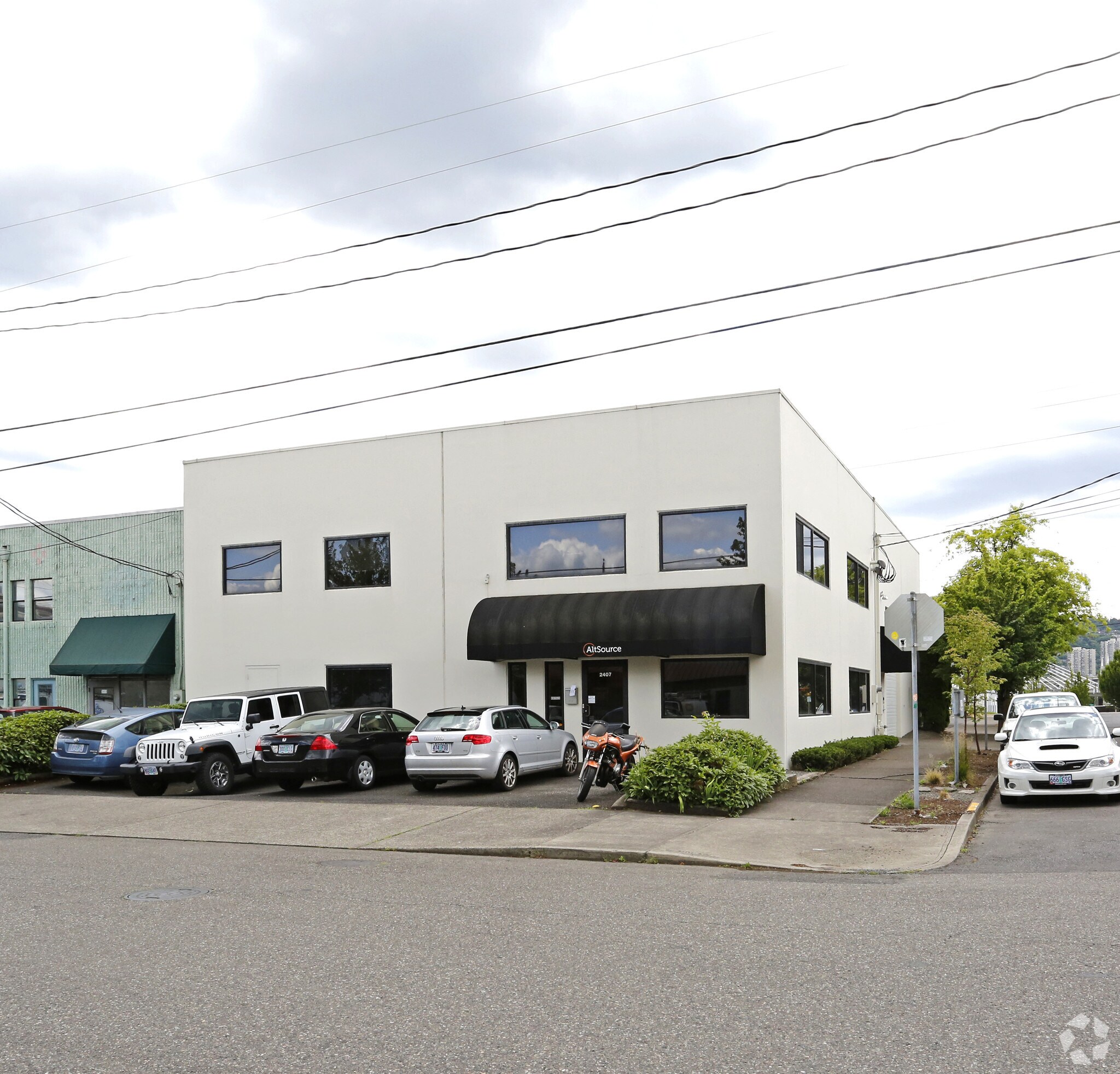 2407 SE 10th Ave, Portland, OR for lease Primary Photo- Image 1 of 4