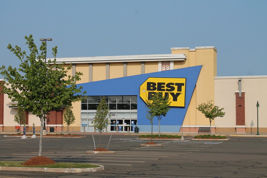 376 Universal Dr N, North Haven, CT à louer - Photo du bâtiment - Image 3 de 15