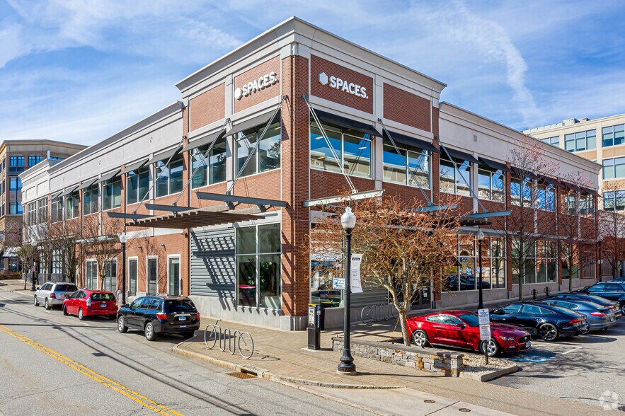 71 Raymond Rd, West Hartford, CT à louer - Photo du bâtiment - Image 2 de 17