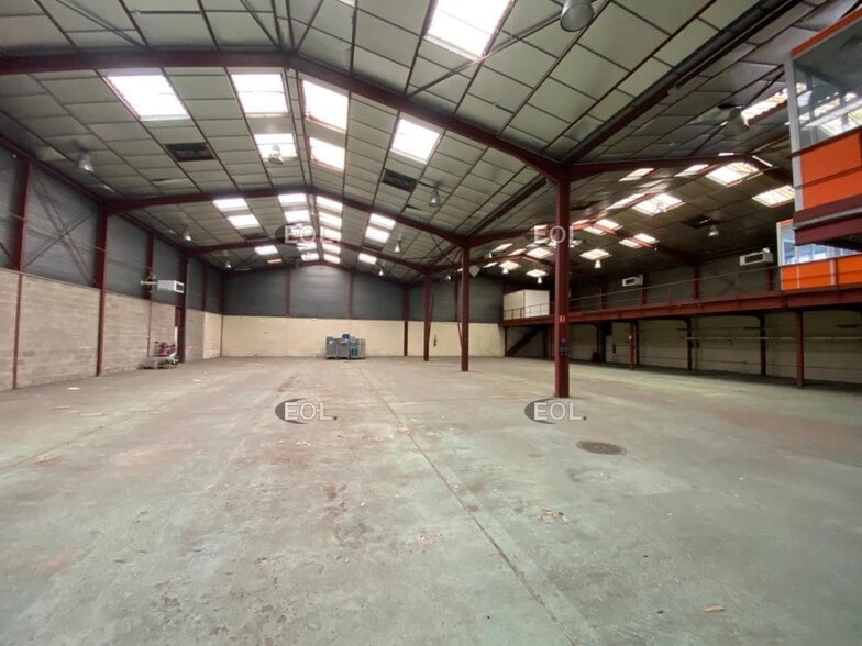Flex in Andilly for lease - Building Photo - Image 3 of 7