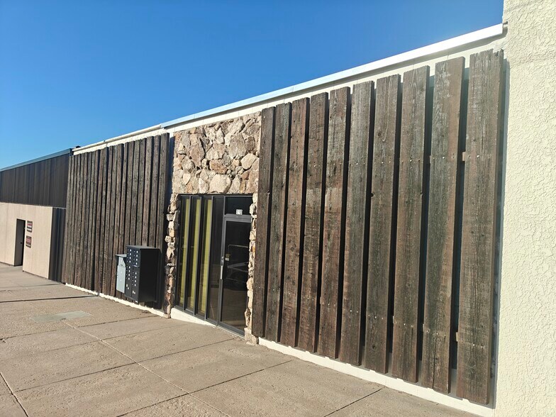 208 1st St, McCook, NE à vendre - Photo du bâtiment - Image 2 de 30