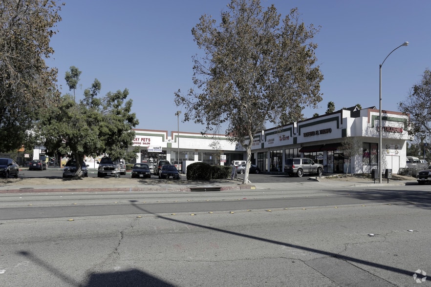 1565 Holt Ave, Pomona, CA for lease - Primary Photo - Image 2 of 4