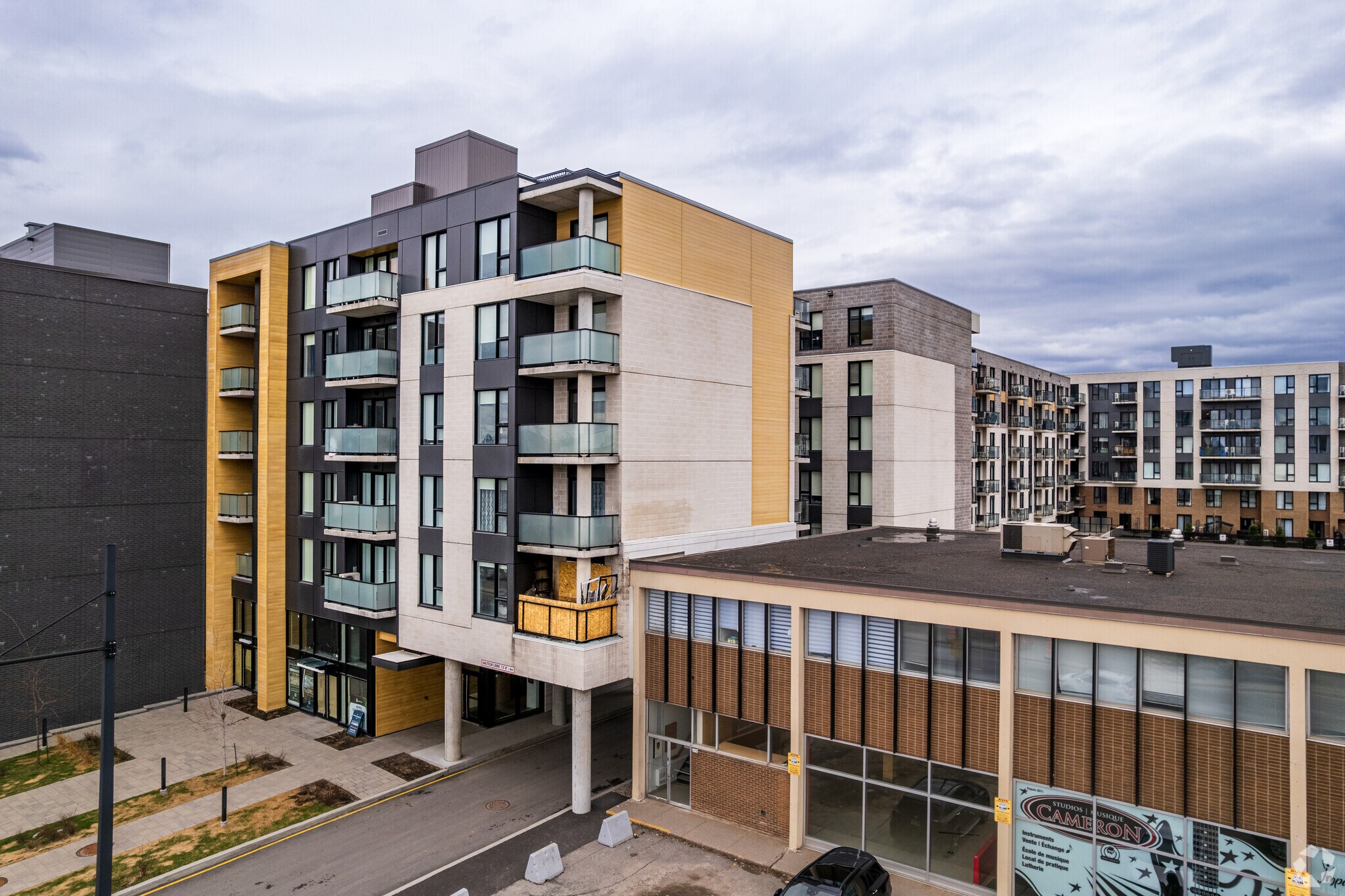 6654-6722 Rue Sherbrooke E, Montréal, QC à louer Photo du bâtiment- Image 1 de 5