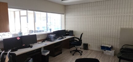 1004-1006 N Douty St, Hanford, CA for lease Interior Photo- Image 2 of 8