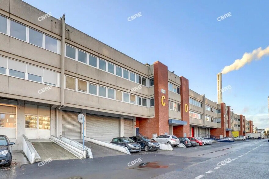 Flex in Saint-Ouen-sur-Seine for lease - Building Photo - Image 1 of 8