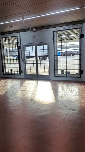 6301 S York Hwy, Clarkrange, TN for lease - Commercial Listing Video - Image 2 of 5