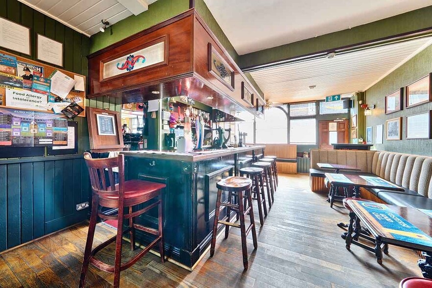 8-10 Hereson Rd, Ramsgate for sale - Interior Photo - Image 3 of 6