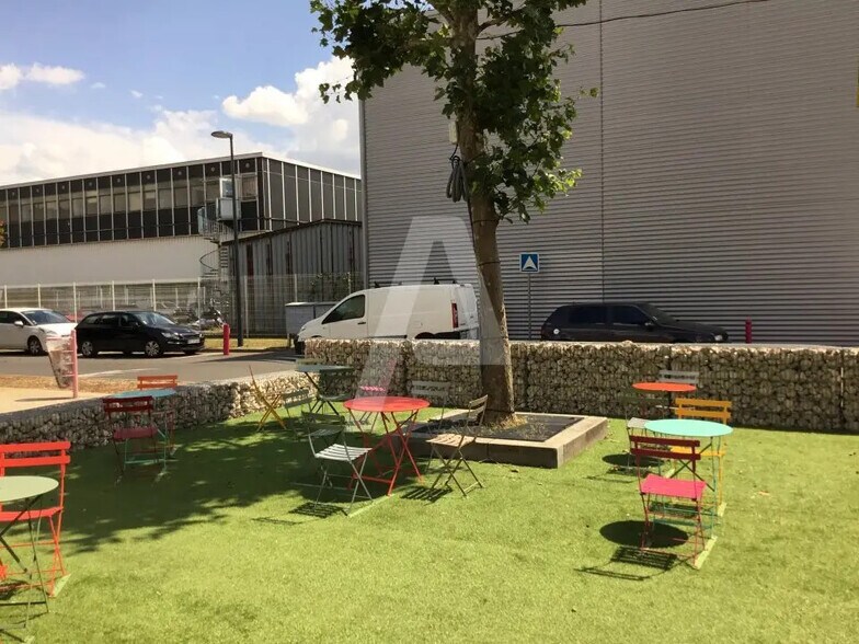 Flex dans Ivry-sur-Seine à louer - Photo du bâtiment - Image 2 de 10