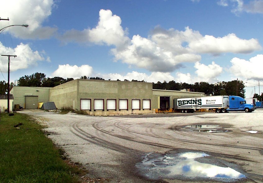 1601 W 37th Ave, Hobart, IN à louer - Photo du bâtiment - Image 2 de 3