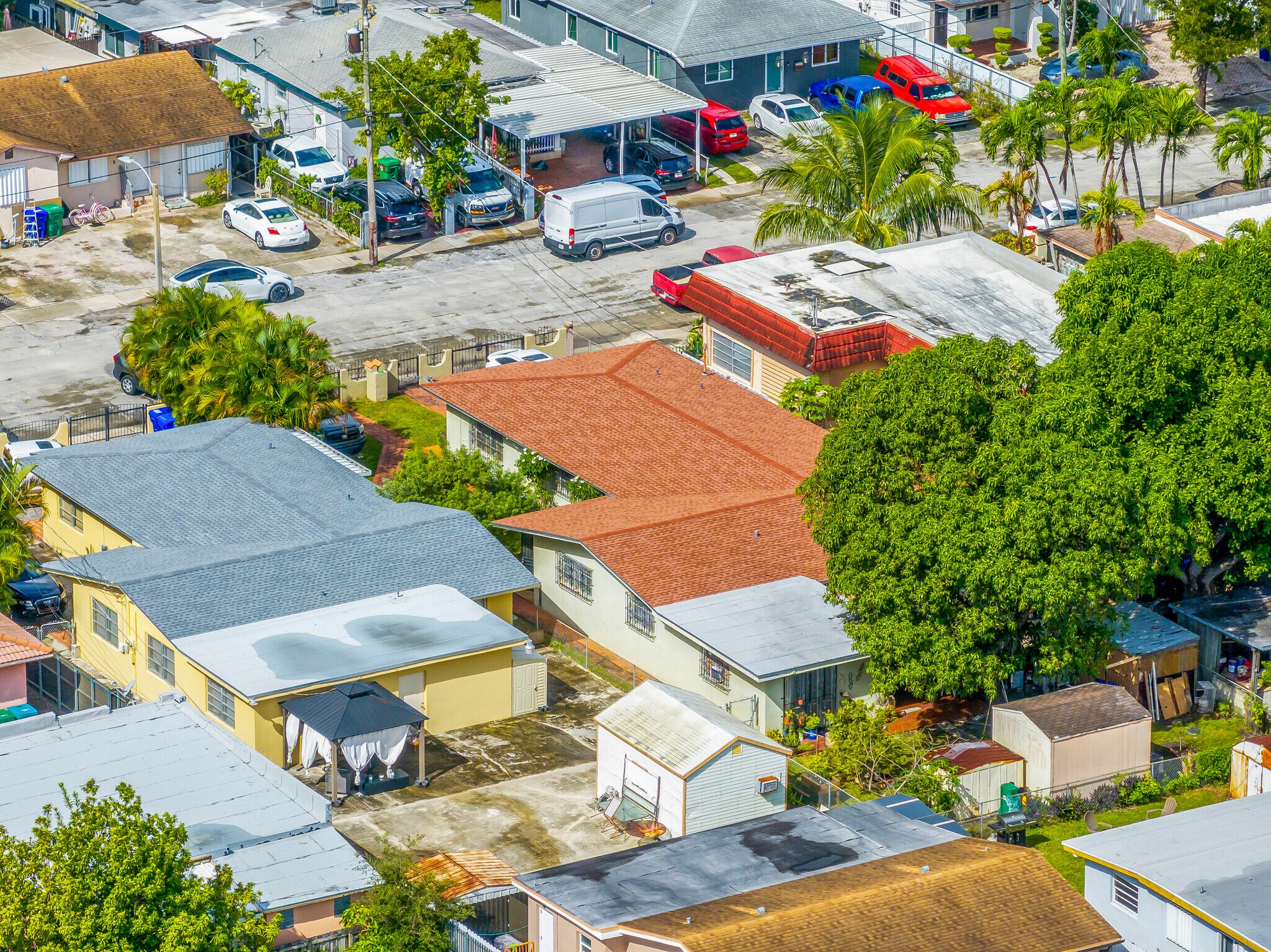 1211 NW 32nd Pl, Miami, FL for sale Primary Photo- Image 1 of 44