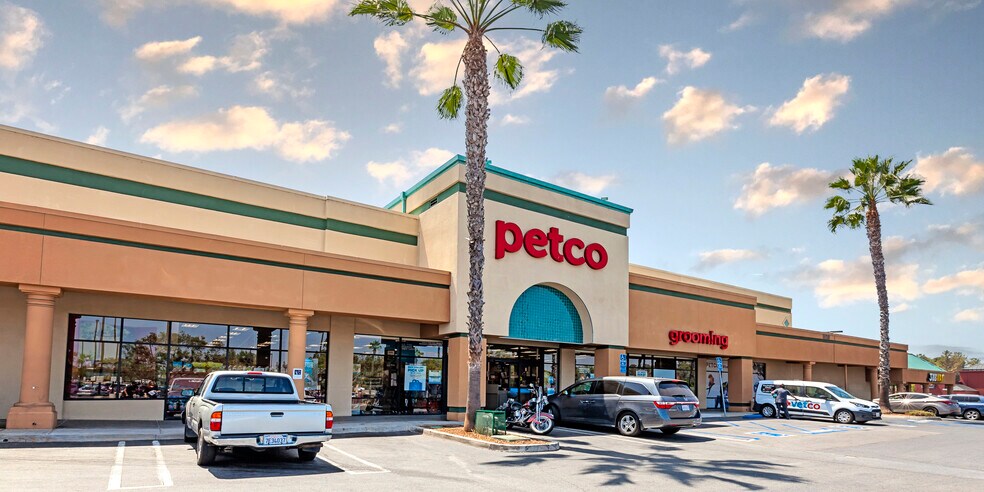 500-550 Hacienda Dr, Vista, CA for lease - Building Photo - Image 2 of 3