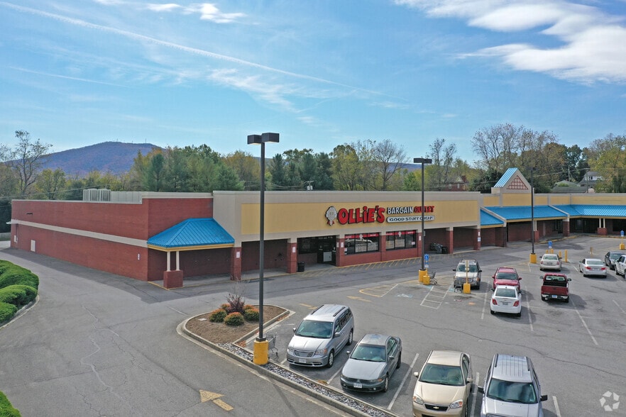 1000-1088 Memorial Dr, Pulaski, VA for lease - Building Photo - Image 2 of 9