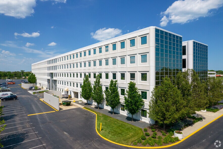 2215 Sanders Rd, Northbrook, IL for sale - Building Photo - Image 2 of 22