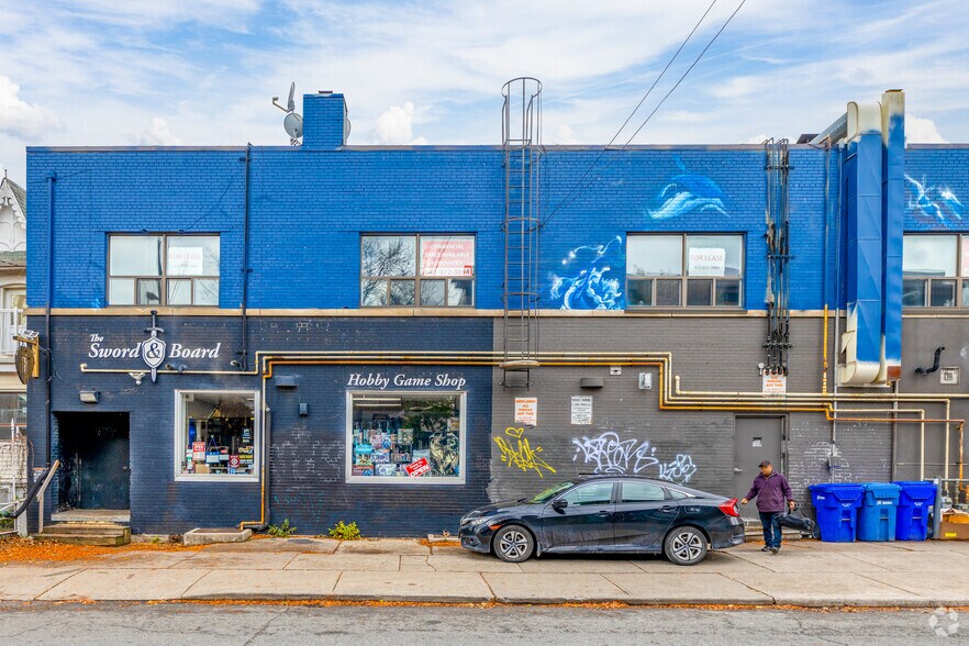 1195 Bloor St W, Toronto, ON à louer - Photo du bâtiment - Image 3 de 9