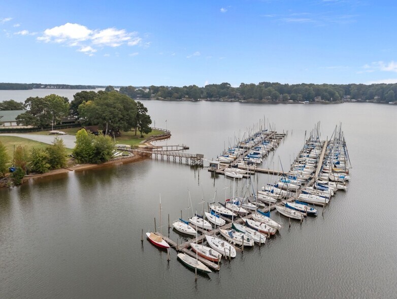 1887 Yacht Club Dr, Denver, NC à vendre - Photo du bâtiment - Image 3 de 3