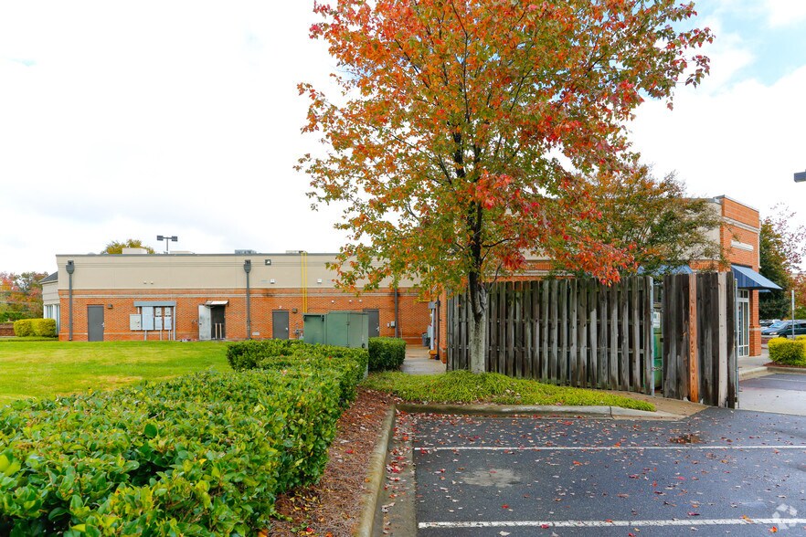 2910-2918 Mount Holly Huntersville Rd, Charlotte, NC à louer - Photo du bâtiment - Image 3 de 34