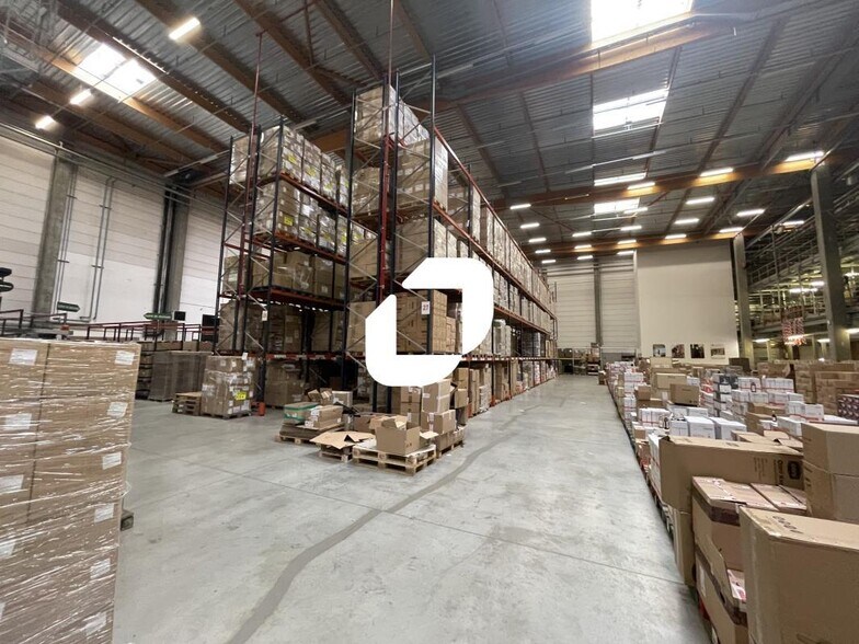 Industrial in Goussainville for lease - Interior Photo - Image 2 of 9