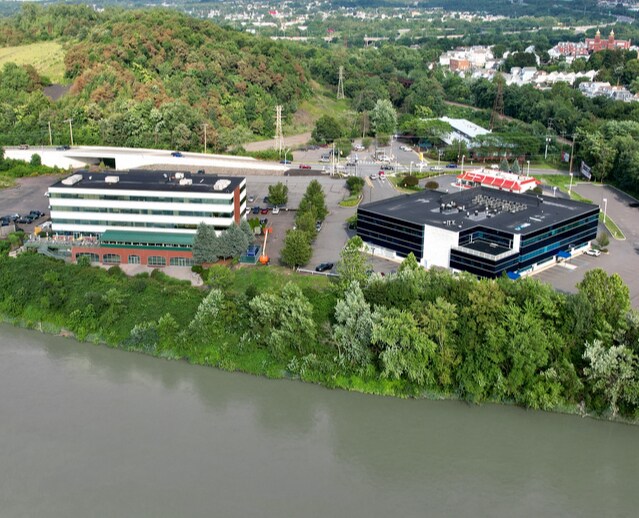 670 S River St, Wilkes-Barre, PA à louer - Photo du bâtiment - Image 1 de 9