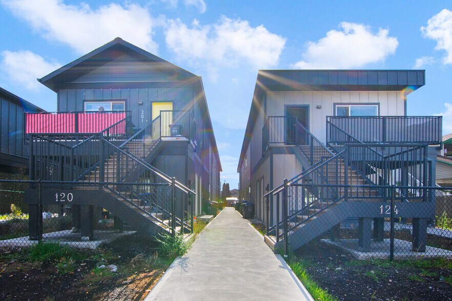 124 Calgary Av, Penticton, BC à vendre - Photo du bâtiment - Image 3 de 24