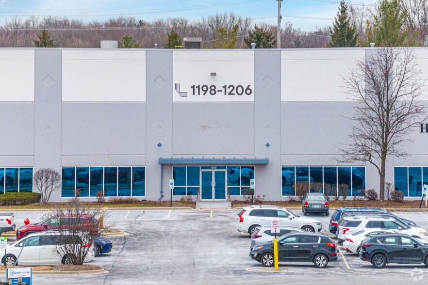 1198-1206 Nagel Blvd, Batavia, IL for lease - Building Photo - Image 3 of 7