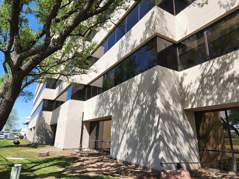 6500 Greenville Ave, Dallas, TX à louer - Photo du bâtiment - Image 3 de 10