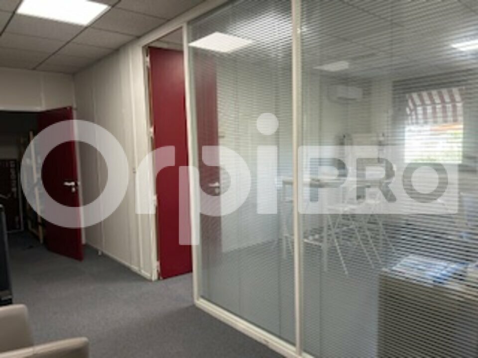Office in Limas for lease Interior Photo- Image 1 of 4