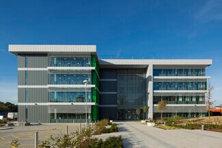 Plus de détails pour 4 Gatwick Rd, Crawley - Bureau à louer