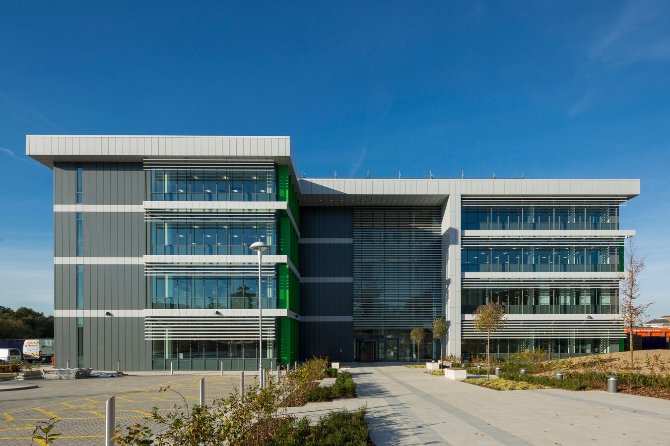 4 Gatwick Rd, Crawley for lease Building Photo- Image 1 of 5