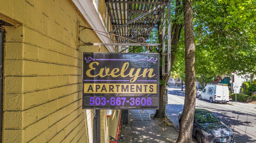 1215 NW 21st Ave, Portland, OR à vendre - Photo du bâtiment - Image 3 de 44