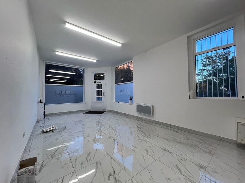 50 Bromham Rd, Bedford à louer - Photo du bâtiment - Image 2 de 5