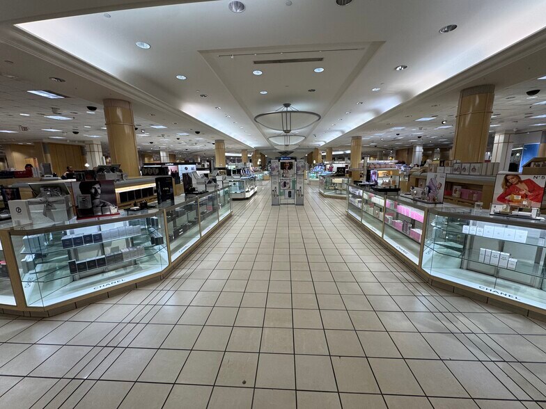 3700 Rivertown Pky SW, Grandville, MI à louer - Photo du bâtiment - Image 3 de 11