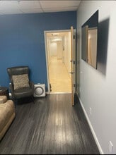 30-97 Steinway St, Astoria, NY à louer Photo intérieure- Image 1 de 14