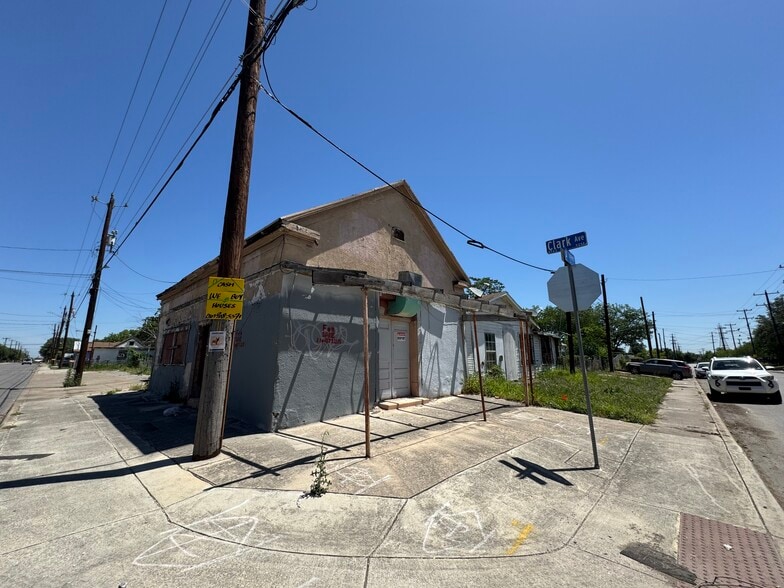 910-920 Clark Ave, San Antonio, TX for sale - Building Photo - Image 2 of 11