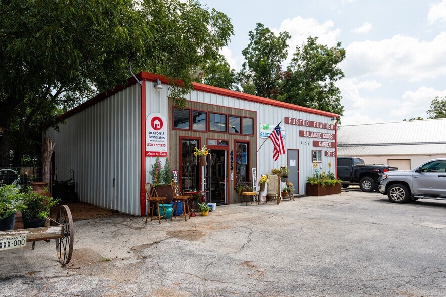 427 State Hwy 27, Comfort, TX for sale - Building Photo - Image 1 of 16