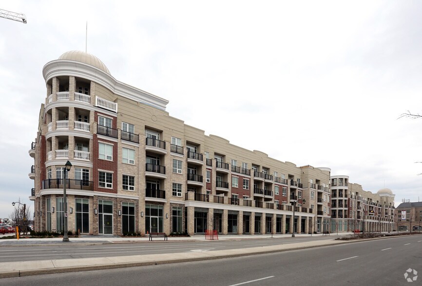 216 Oak Park Blvd, Oakville, ON à vendre - Photo du bâtiment - Image 2 de 4