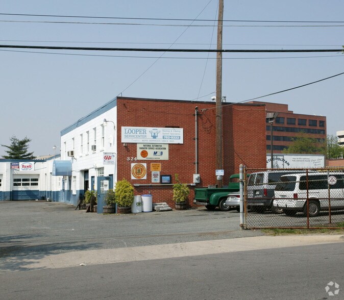 324 N Stonestreet Ave, Rockville, MD à louer - Photo du bâtiment - Image 2 de 15