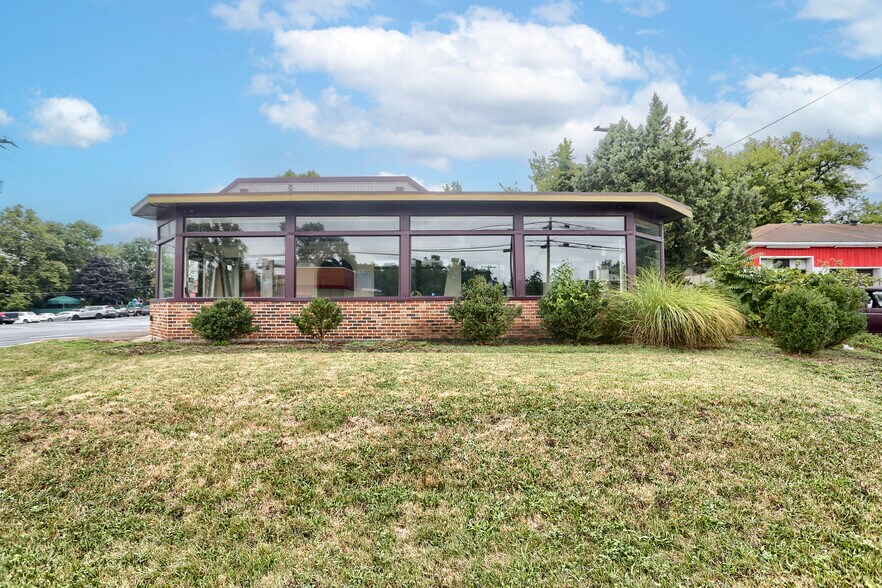 3608 Market St, Camp Hill, PA à vendre - Photo du bâtiment - Image 2 de 5