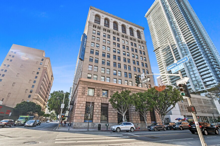 855 S Hill St, Los Angeles, CA à louer - Photo du bâtiment - Image 2 de 27