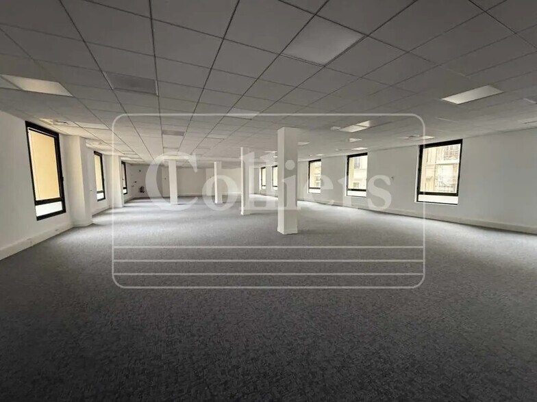 Office in Marseille for lease - Interior Photo - Image 3 of 10