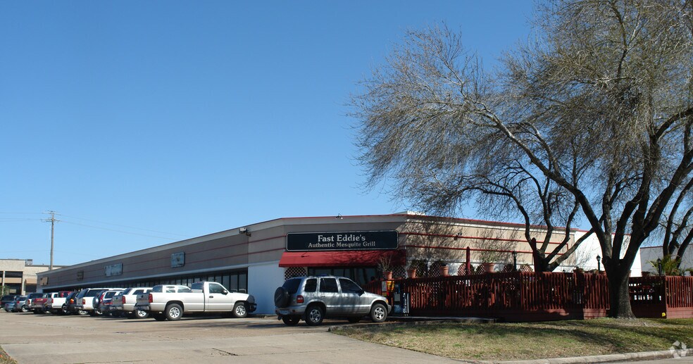 10690 Shadow Wood Dr, Houston, TX for lease - Primary Photo - Image 2 of 3