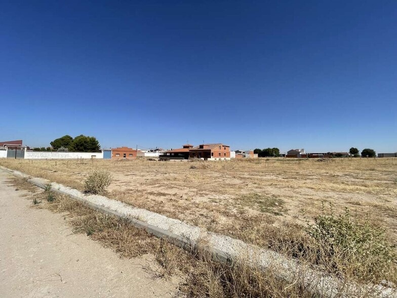 Calle Rodríguez de la Fuente, s/n, La Villa de Don Fadrique, Toledo for sale - Building Photo - Image 3 of 5