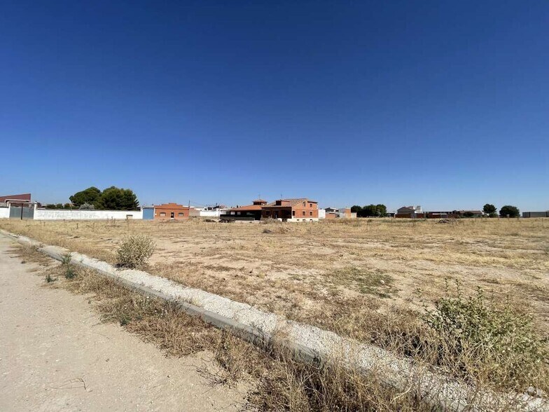 Calle Rodríguez de la Fuente, s/n, La Villa de Don Fadrique, Toledo à vendre - Photo du bâtiment - Image 3 de 5