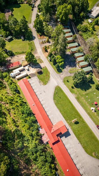 Qualla Cabins and Motel portefeuille de 2 propriétés à vendre sur LoopNet.ca - Photo du bâtiment - Image 2 de 133