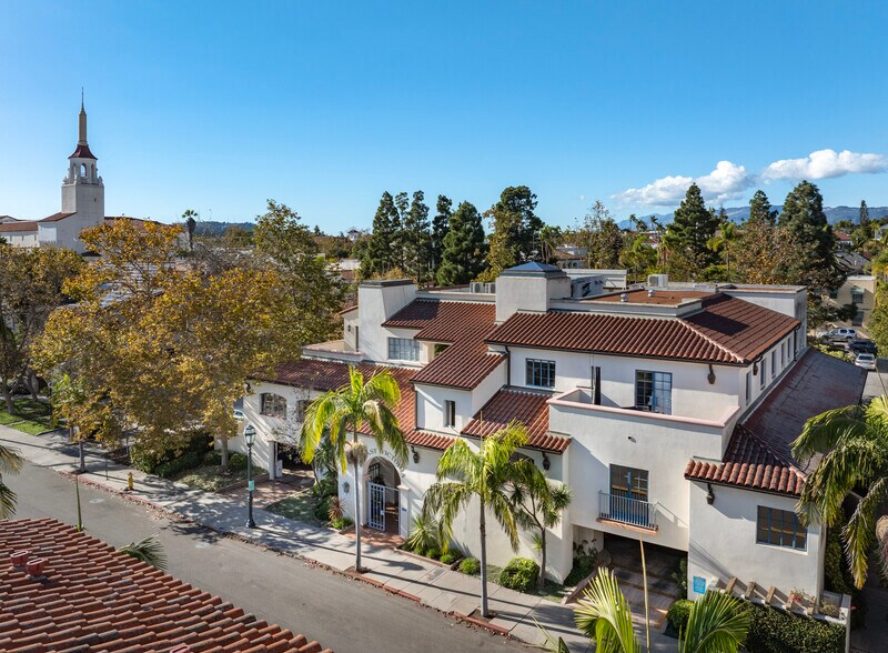 21 E Victoria St, Santa Barbara, CA à louer - Photo du bâtiment - Image 2 de 14