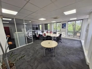 6-8 Rue Paul Cezanne, Neuilly-Plaisance for lease Interior Photo- Image 1 of 4