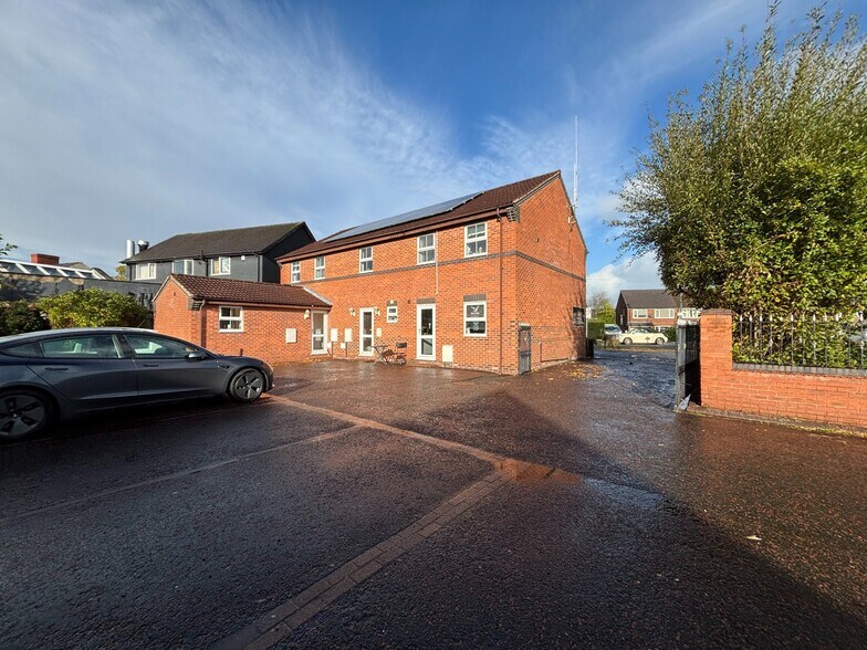 Warrington Rd, Warrington à louer - Photo du bâtiment - Image 2 de 2